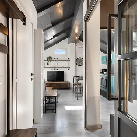 Tortona Metro 200m - Charming Attic - Wifi Apartman