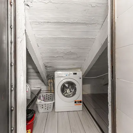 Tortona Metro 200m - Charming Attic - Wifi Apartman