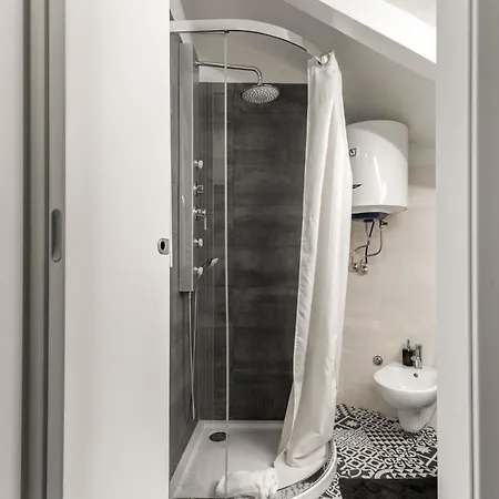 Tortona Metro 200m - Charming Attic - Wifi Apartman